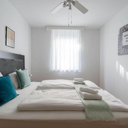 1Br Haven With Swift City Access By Hm Вена Экстерьер фото