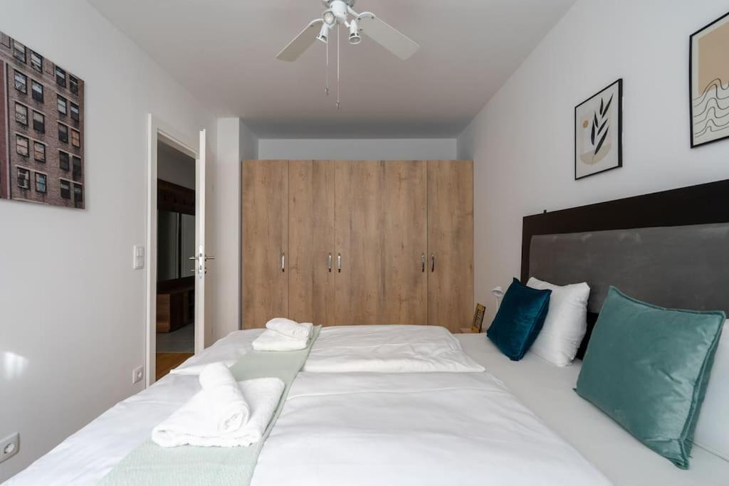 1Br Haven With Swift City Access By Hm Вена Экстерьер фото