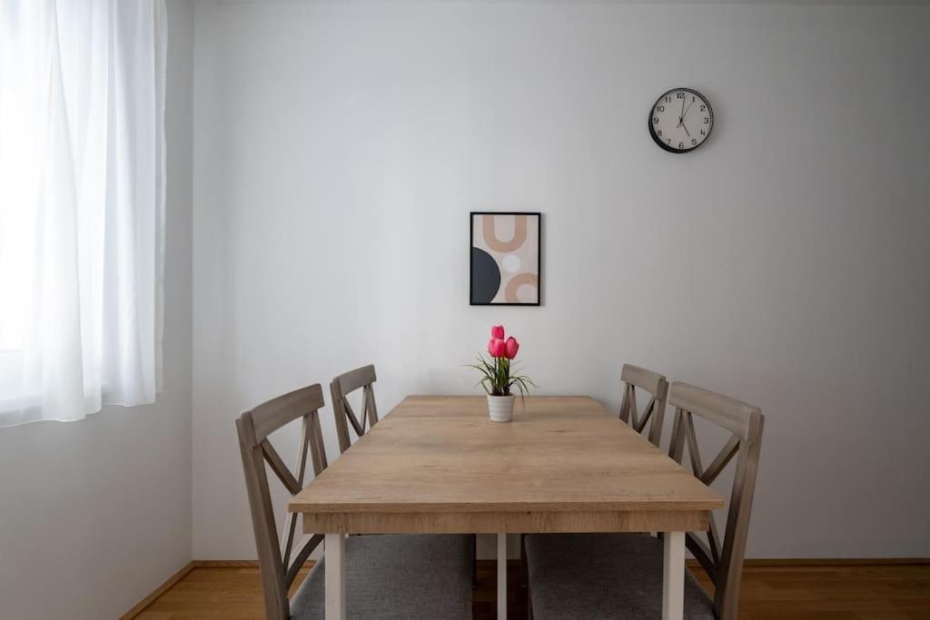 1Br Haven With Swift City Access By Hm Вена Экстерьер фото