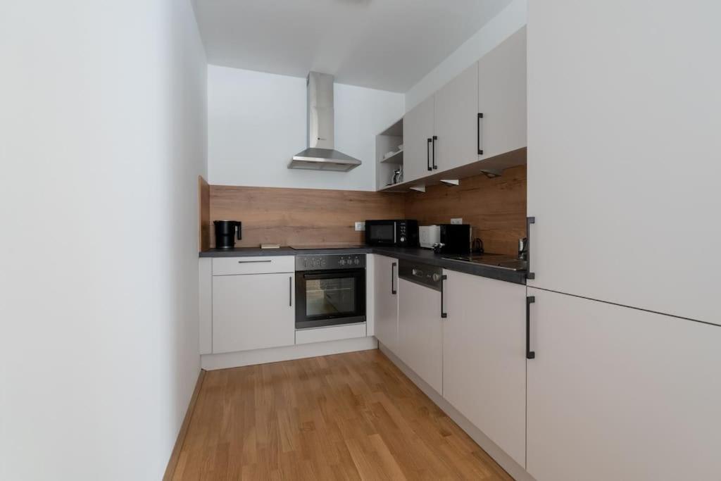1Br Haven With Swift City Access By Hm Вена Экстерьер фото