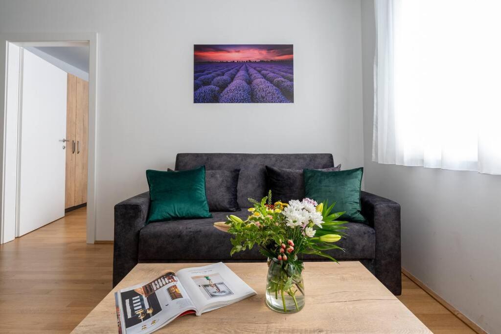 1Br Haven With Swift City Access By Hm Вена Экстерьер фото