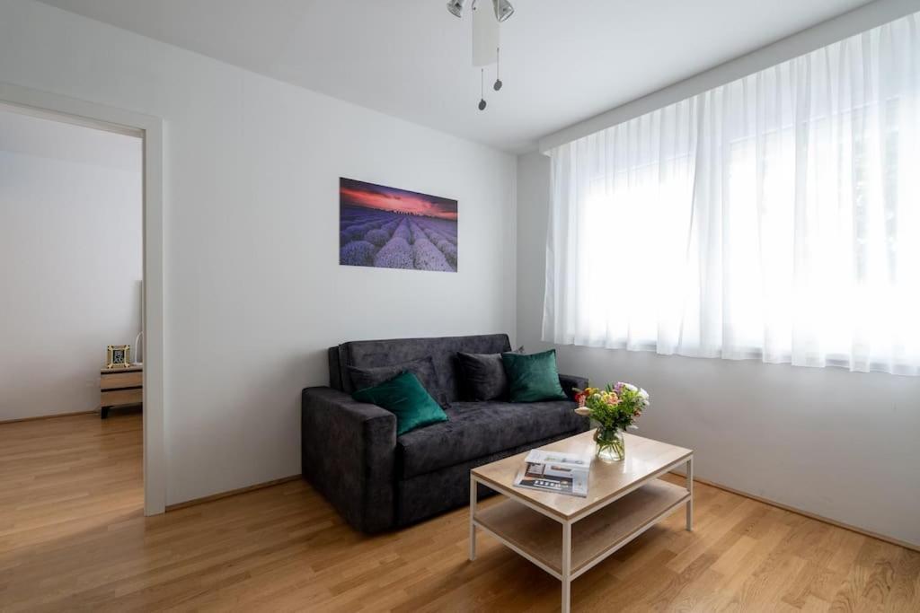 1Br Haven With Swift City Access By Hm Вена Экстерьер фото
